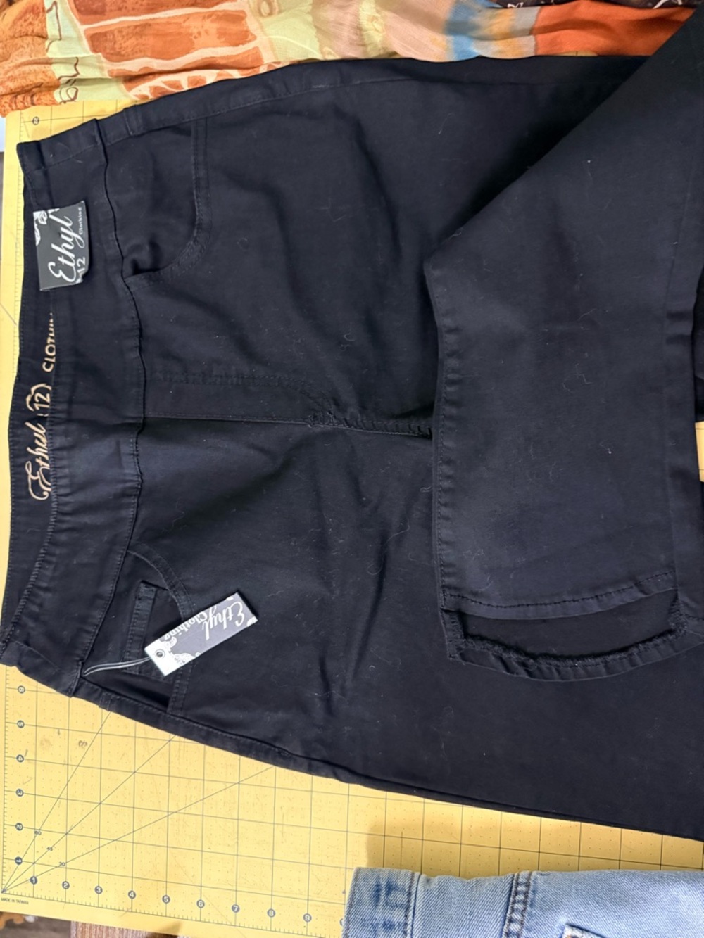 NWT ERTHYL 12 Pull-On Ankle Pants - Black - Picture 4 of 7